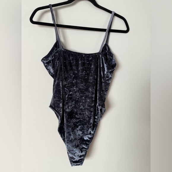 Misguided Velvet Grey Bodysuit - Picture 6 of 8